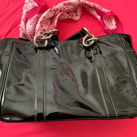 Patent leather coach tote - Picture 4 of 6